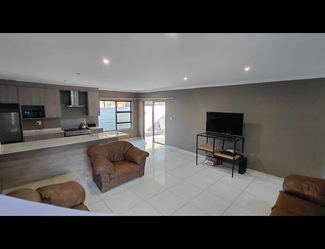 3 BEDROOM HOUSE FOR SALE IN BRACKENHURST